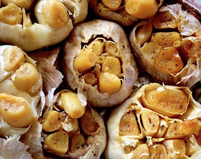 How to Roast Garlic Easily Cooking On The Weekends