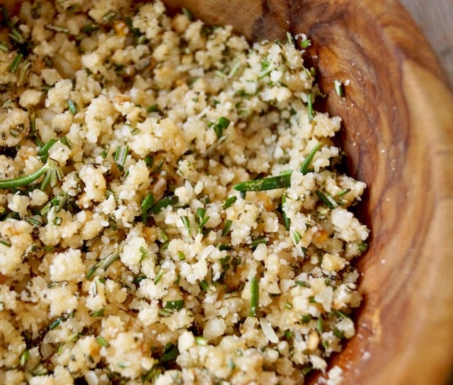 garlic rosemary and parmesan in wooden bowl