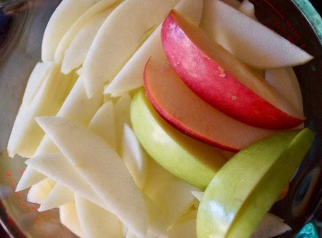 Thinly sliced apples, some with red and green skins