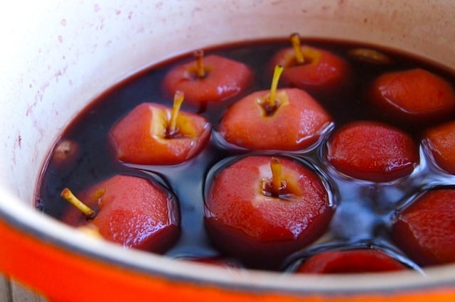 red wine in pot with tiny apples