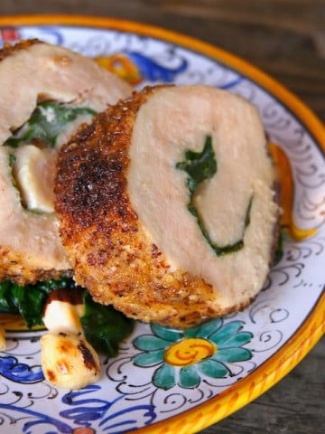 slices of hazelnut crusted chicken on italian painted plate