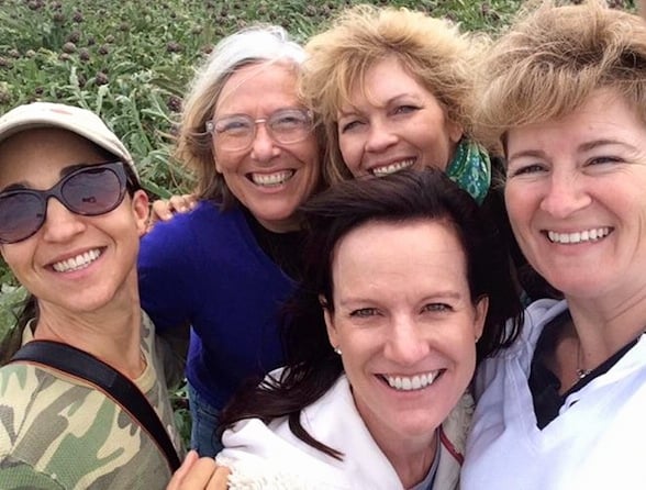 Valentina and food blogger firends in an artichoke field.