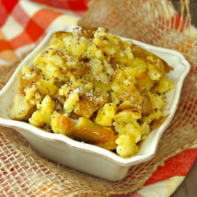 Garlic mahsed potatoes in white square bowl.