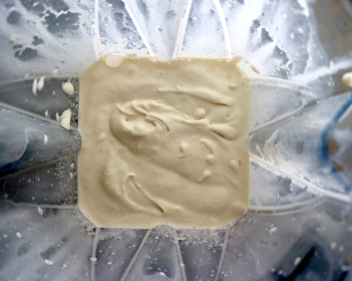 Whipped cream with vanilla in a blender.