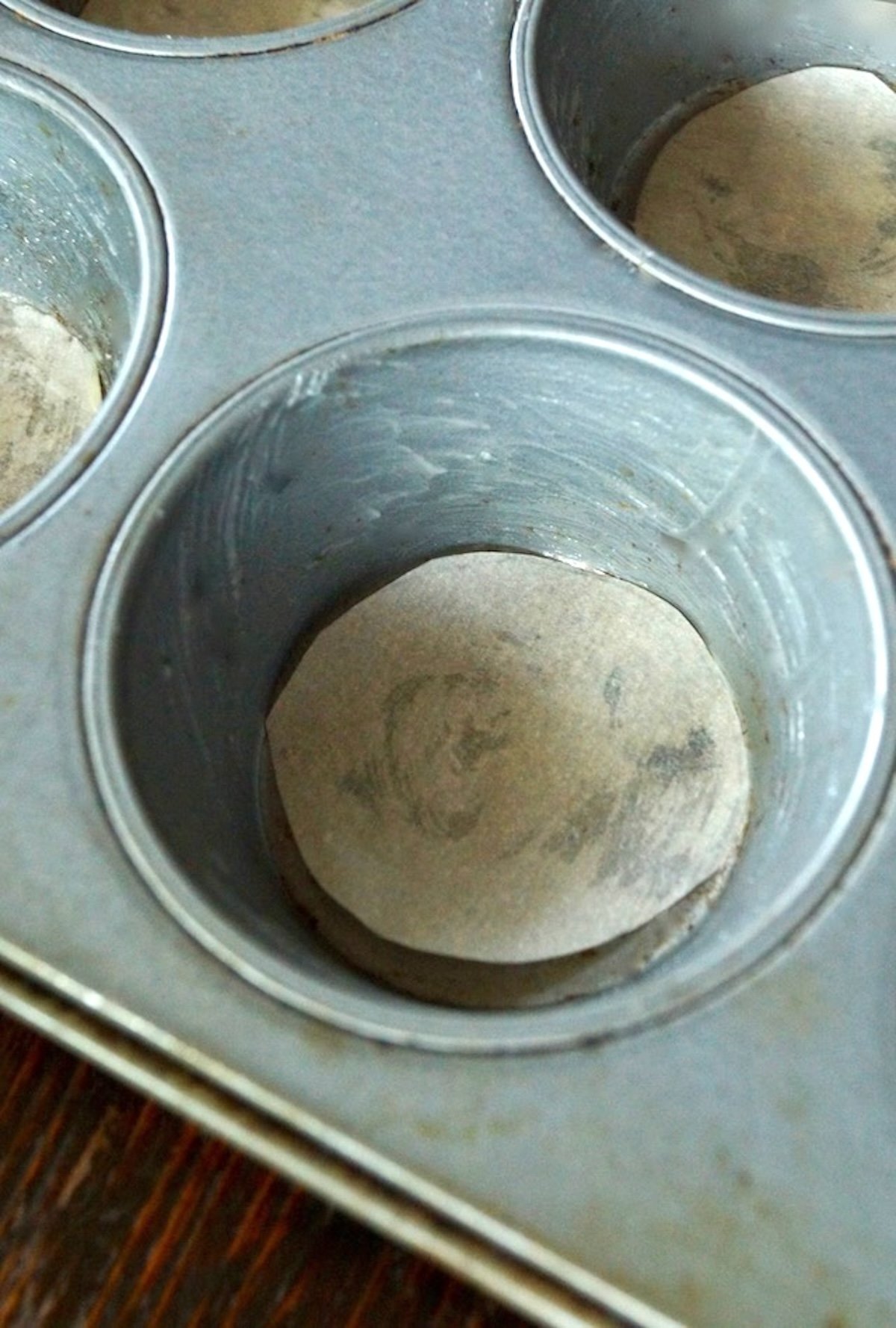Muffin tin greased with butter with a small piece of parchment paper.