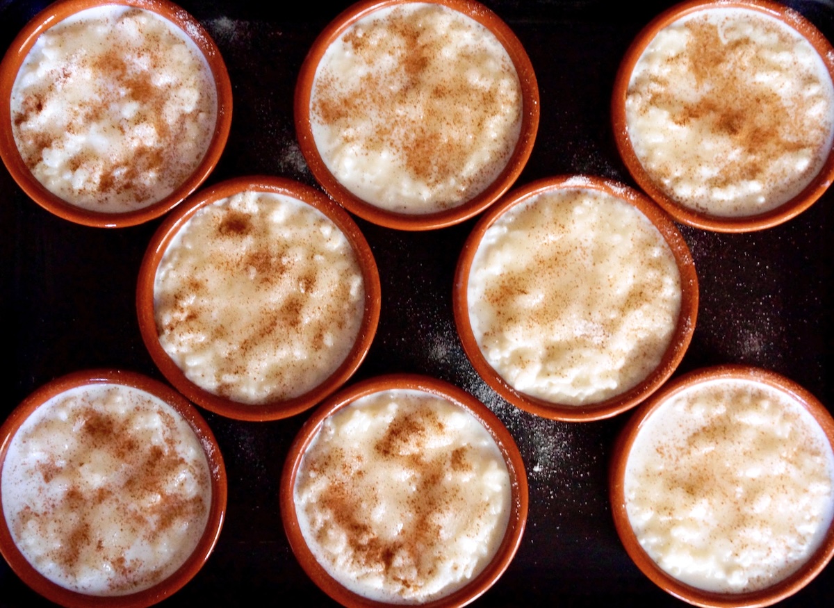 How-to-Make-Rice-Pudding Several terra cotta ramekins with rice pudding.