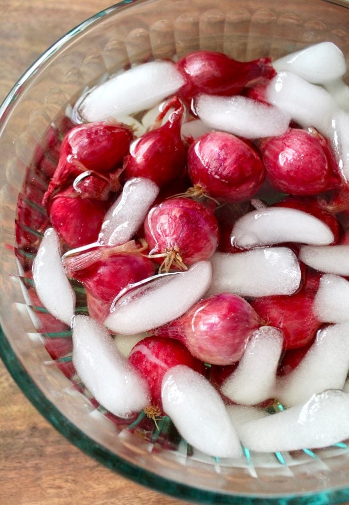 How-to-Peel-Pearl-Onions red pearl onions in bowl of ice water