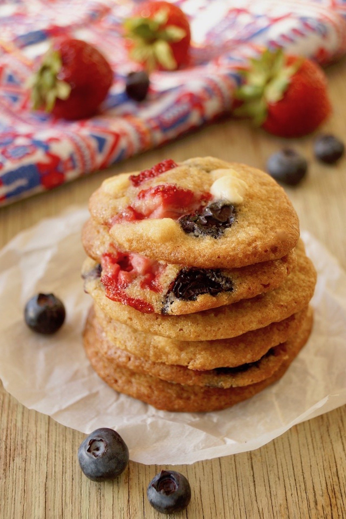 https://cookingontheweekends.com/wp-content/uploads/2022/06/Strawberry-Blueberry-White-Chocolate-Chip-Cookies7.jpg