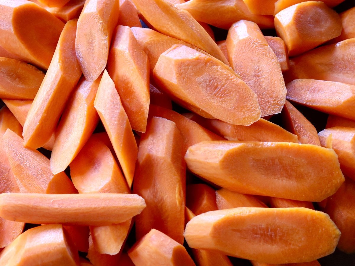 Pile of raw sliced carrots.